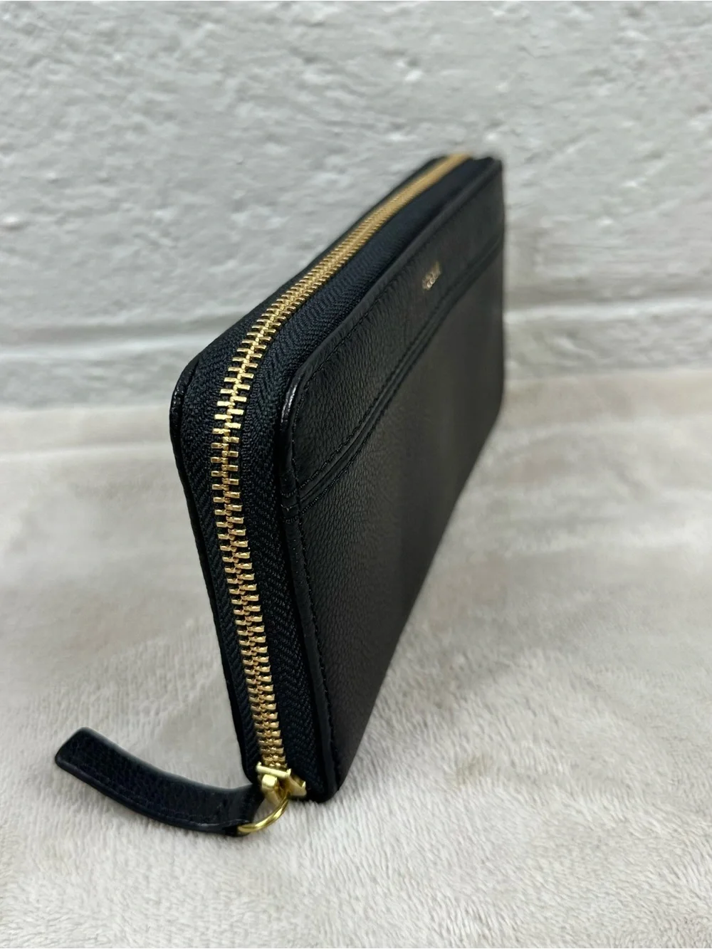 Fossil Black Cowhide Leather Zip Around Wallet Gold Hardware Pebbled Clutch